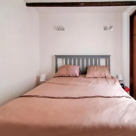 Halfway Between Near Nature Park, Cleaning Included *