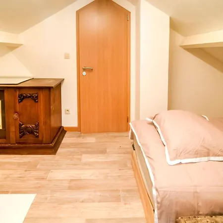 Chalet Halfway Between Near Nature Park, Cleaning Included Jalhay