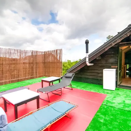 Halfway Between Near Nature Park, Cleaning Included *