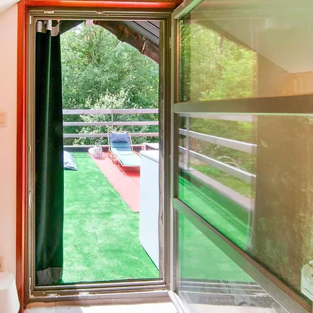 Halfway Between Near Nature Park, Cleaning Included Chalet *