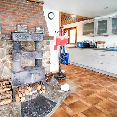Halfway Between Near Nature Park, Cleaning Included Chalet